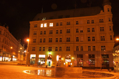 newton_college_budova_400