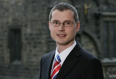 newton_tomsik_400